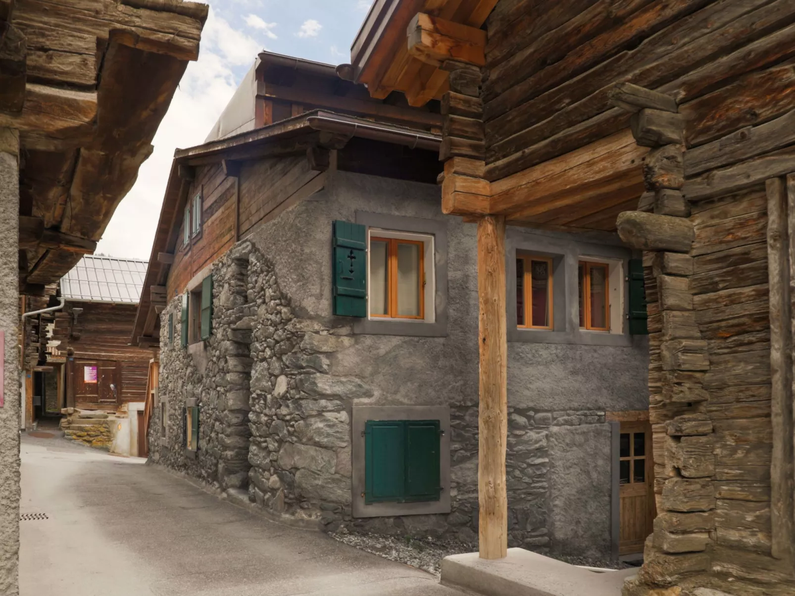 Les Moulins-Outside