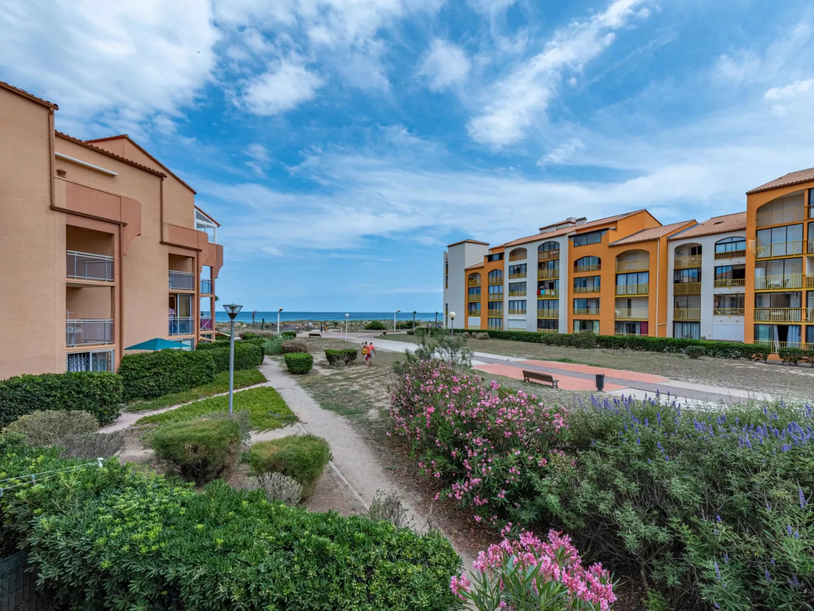 Cap de Mer-Outside