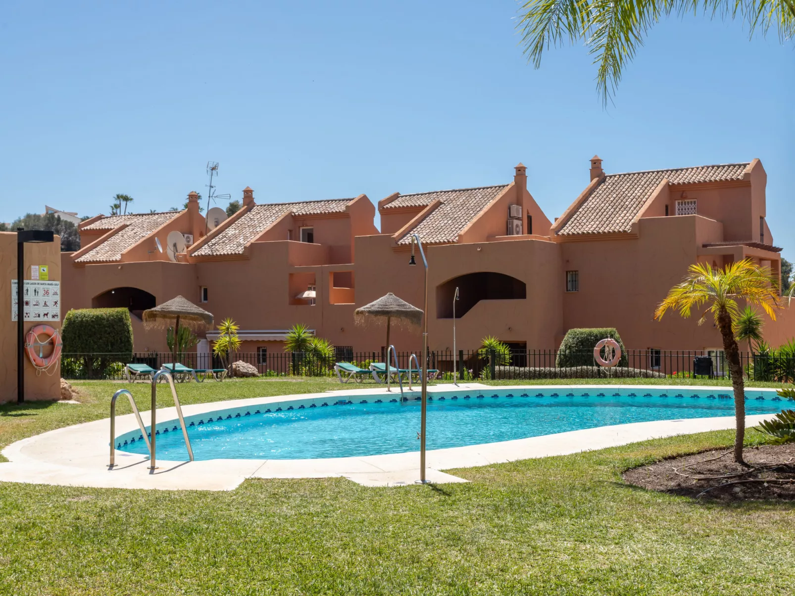 Los Lagos de Santa Maria-Outside