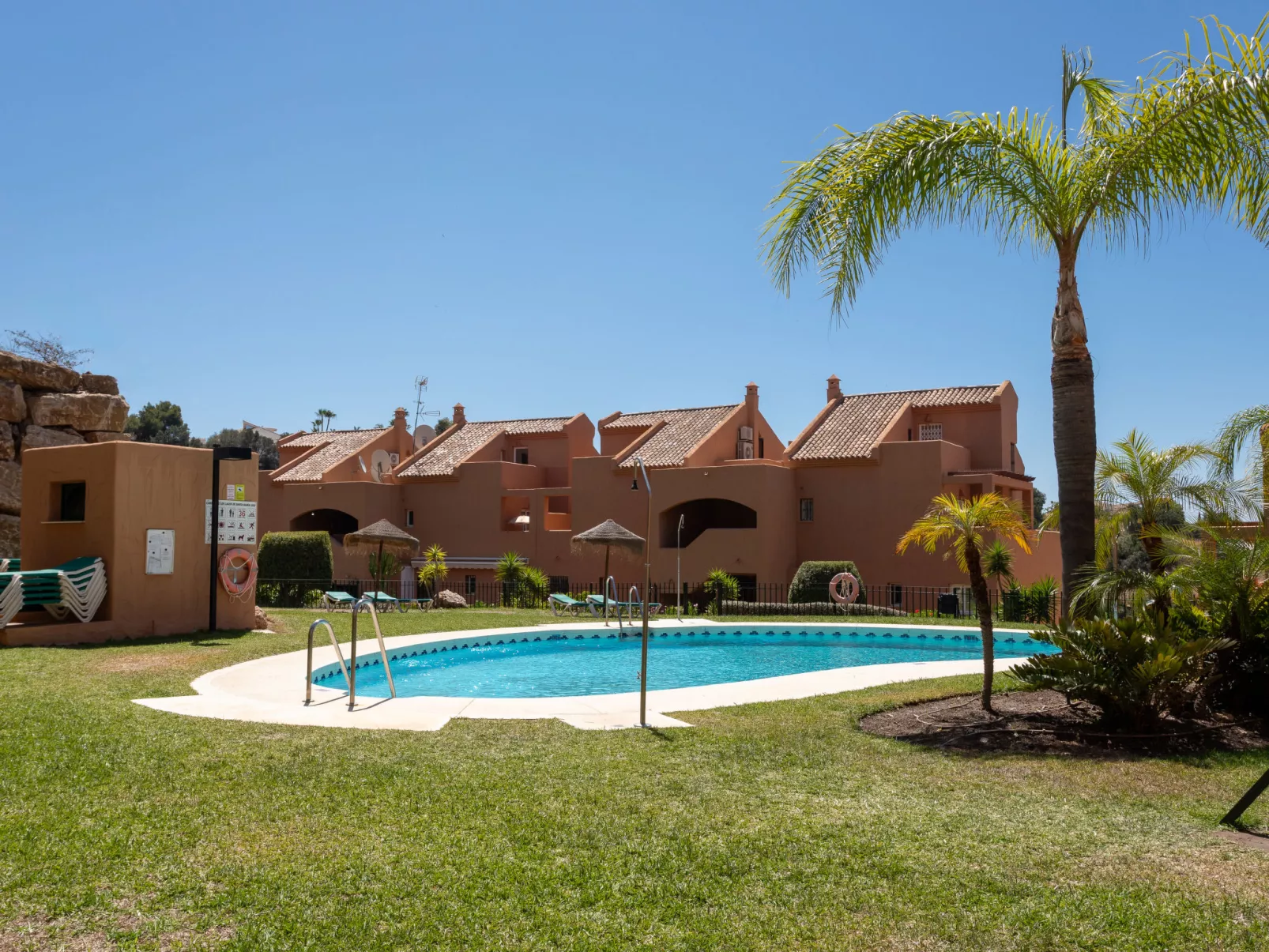 Los Lagos de Santa Maria-Outside