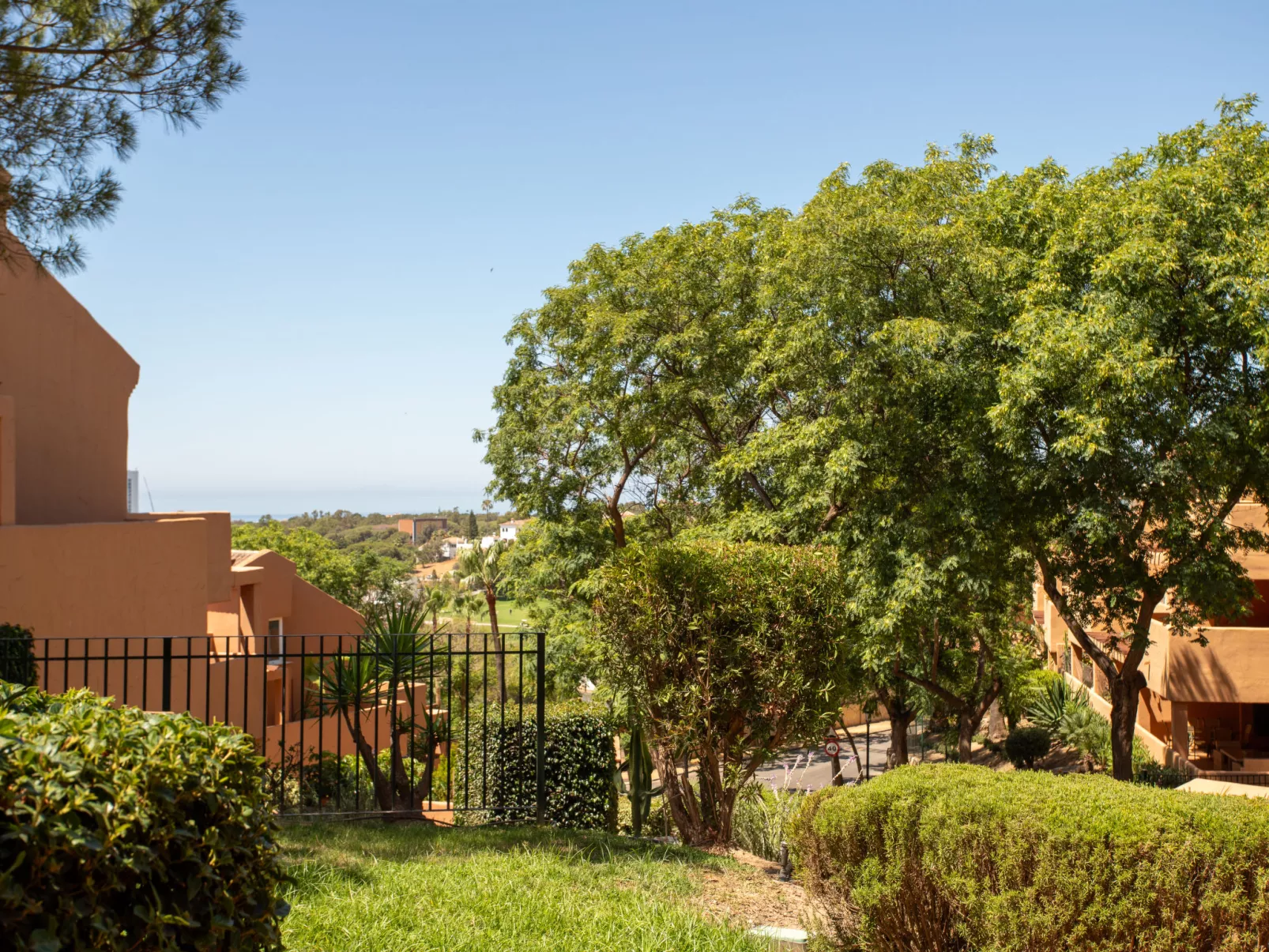 Los Lagos de Santa Maria-Outside