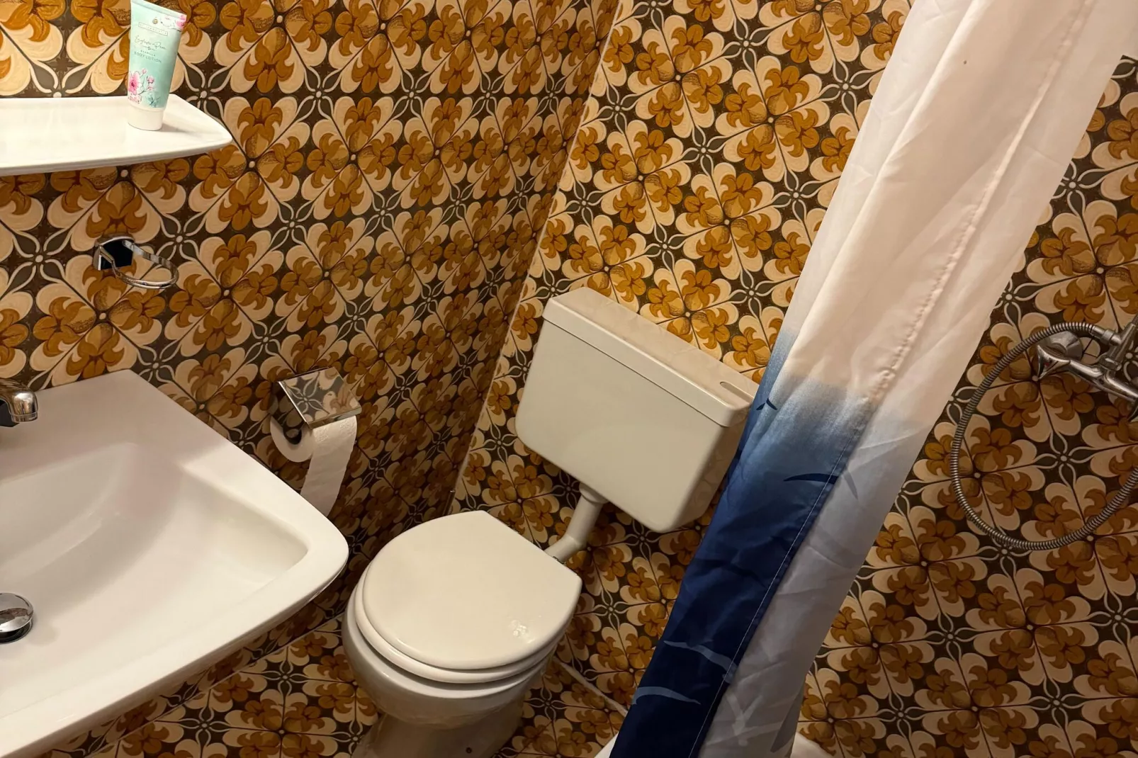 Apartment 4-Bathroom