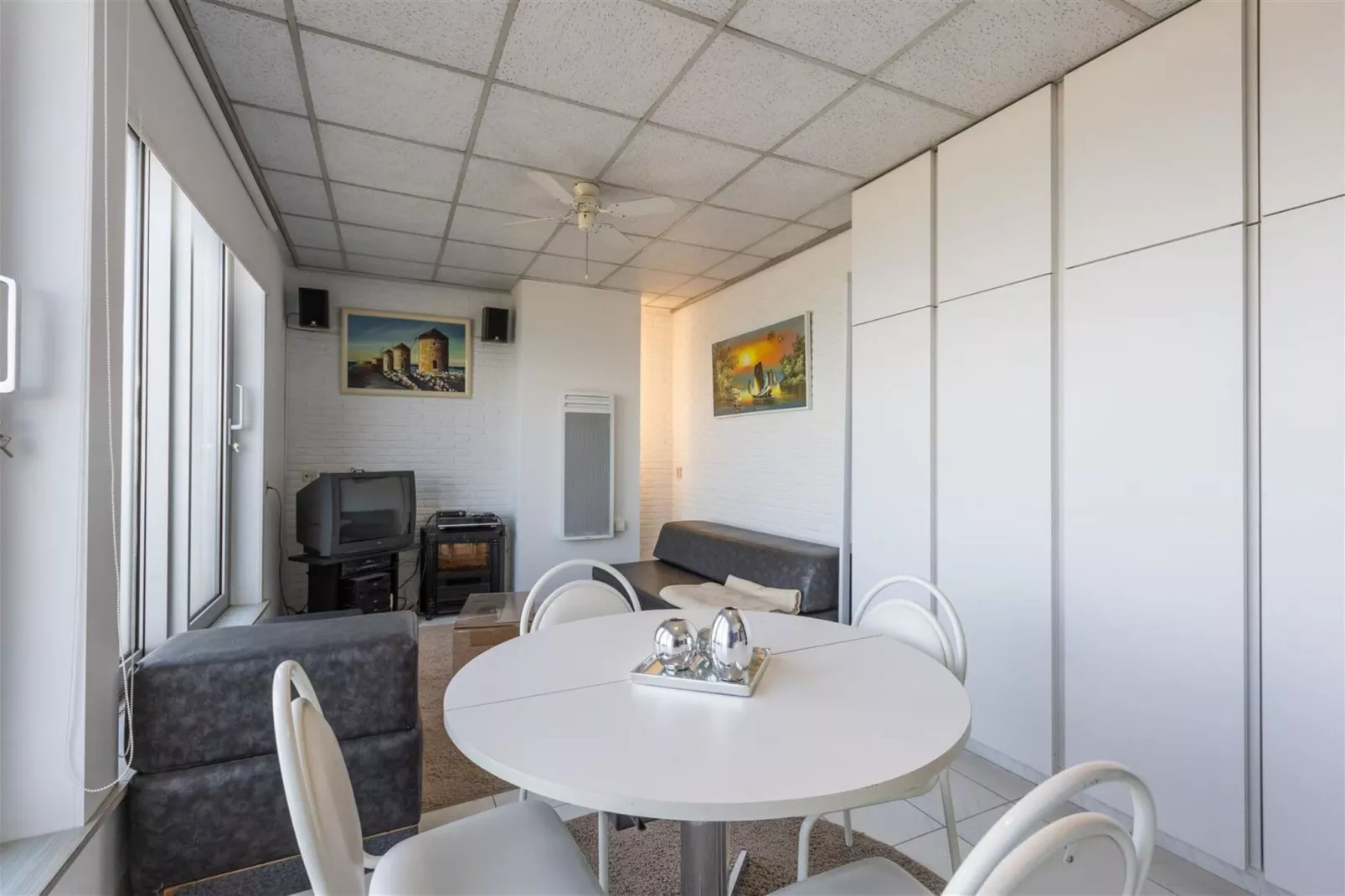 Zeegalm-Dining room
