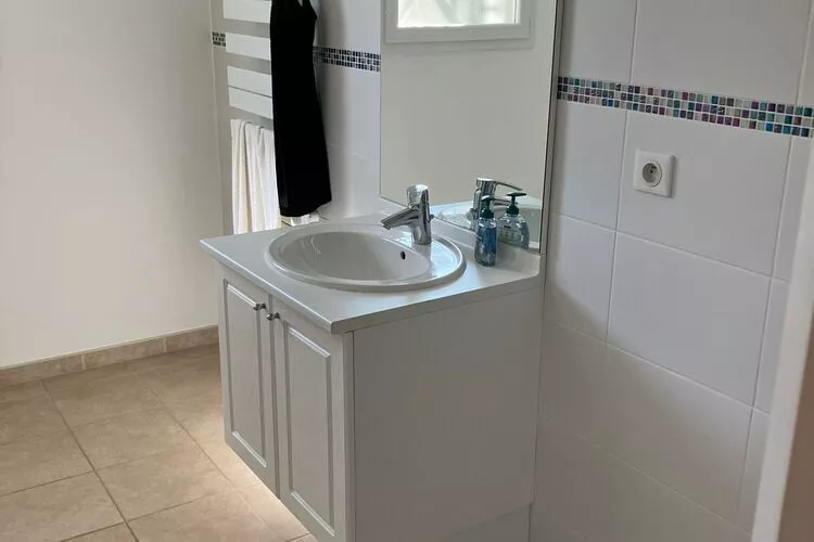 Villa les Hirondelles-Bathroom
