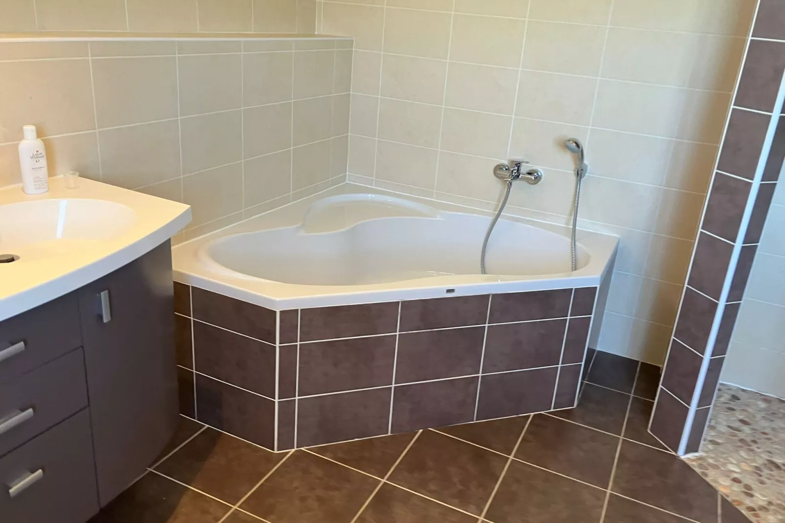 Villa les Hirondelles-Bathroom