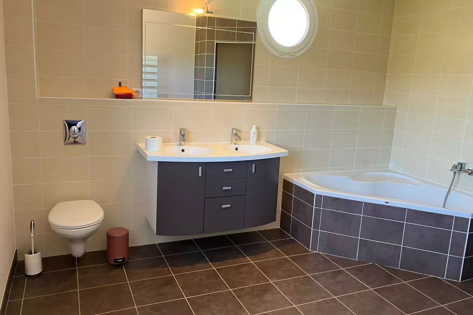 Villa les Hirondelles-Bathroom