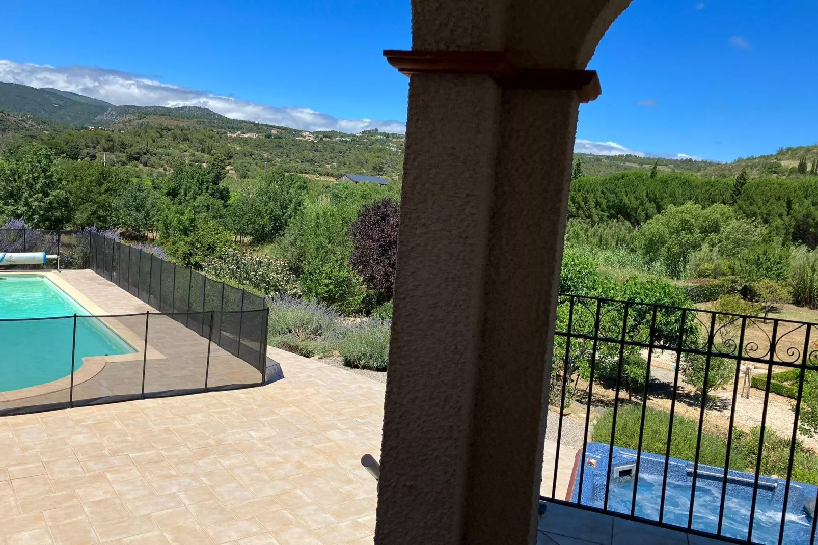 Villa les Hirondelles-View summer