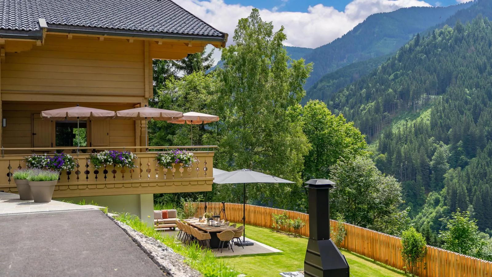 Chalet Huski Viehhofen-Gardens summer