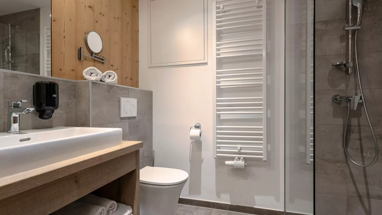 Apart33 Top 2-8-Bathroom