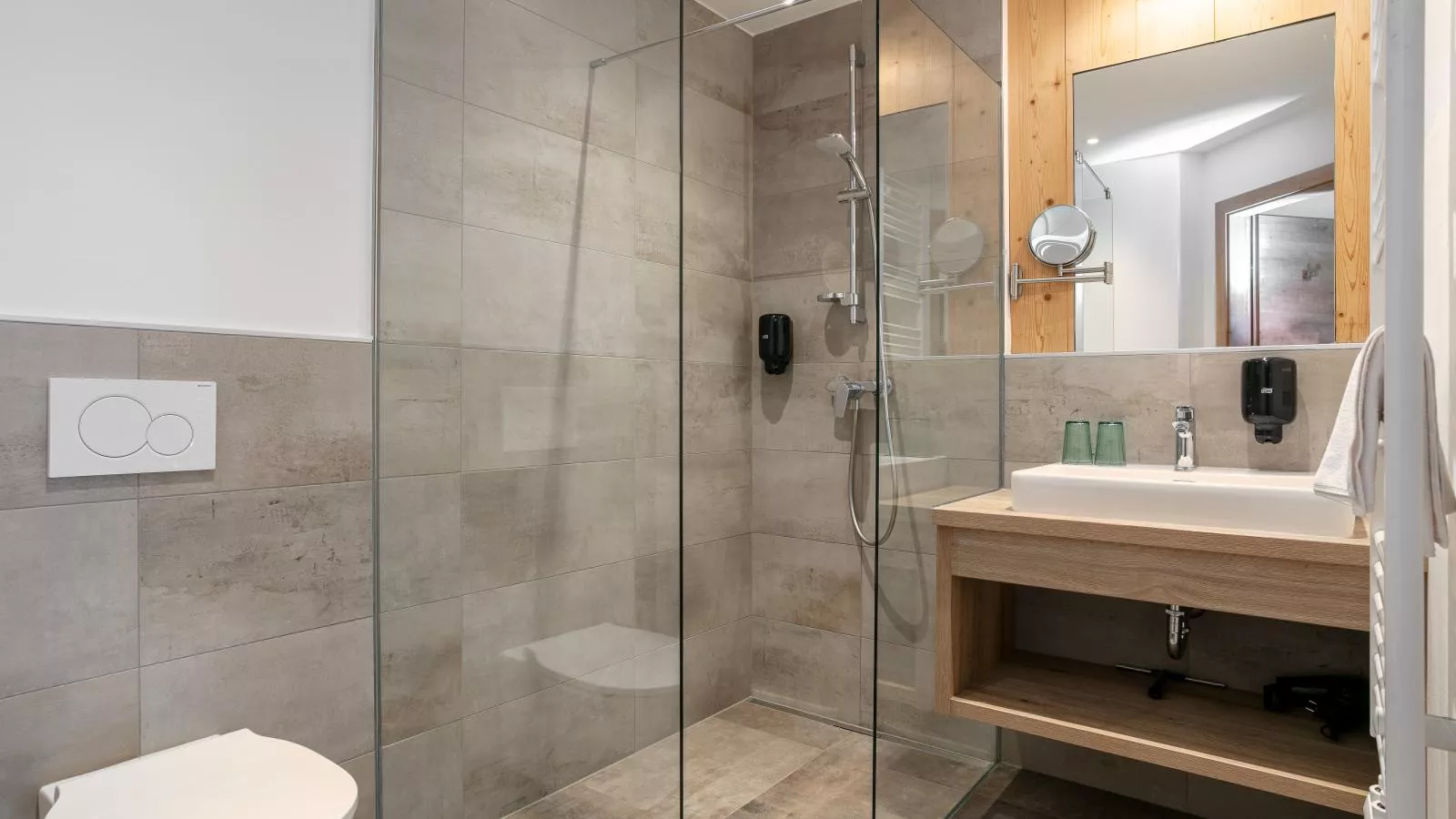 Apart33 Top 2-8-Bathroom