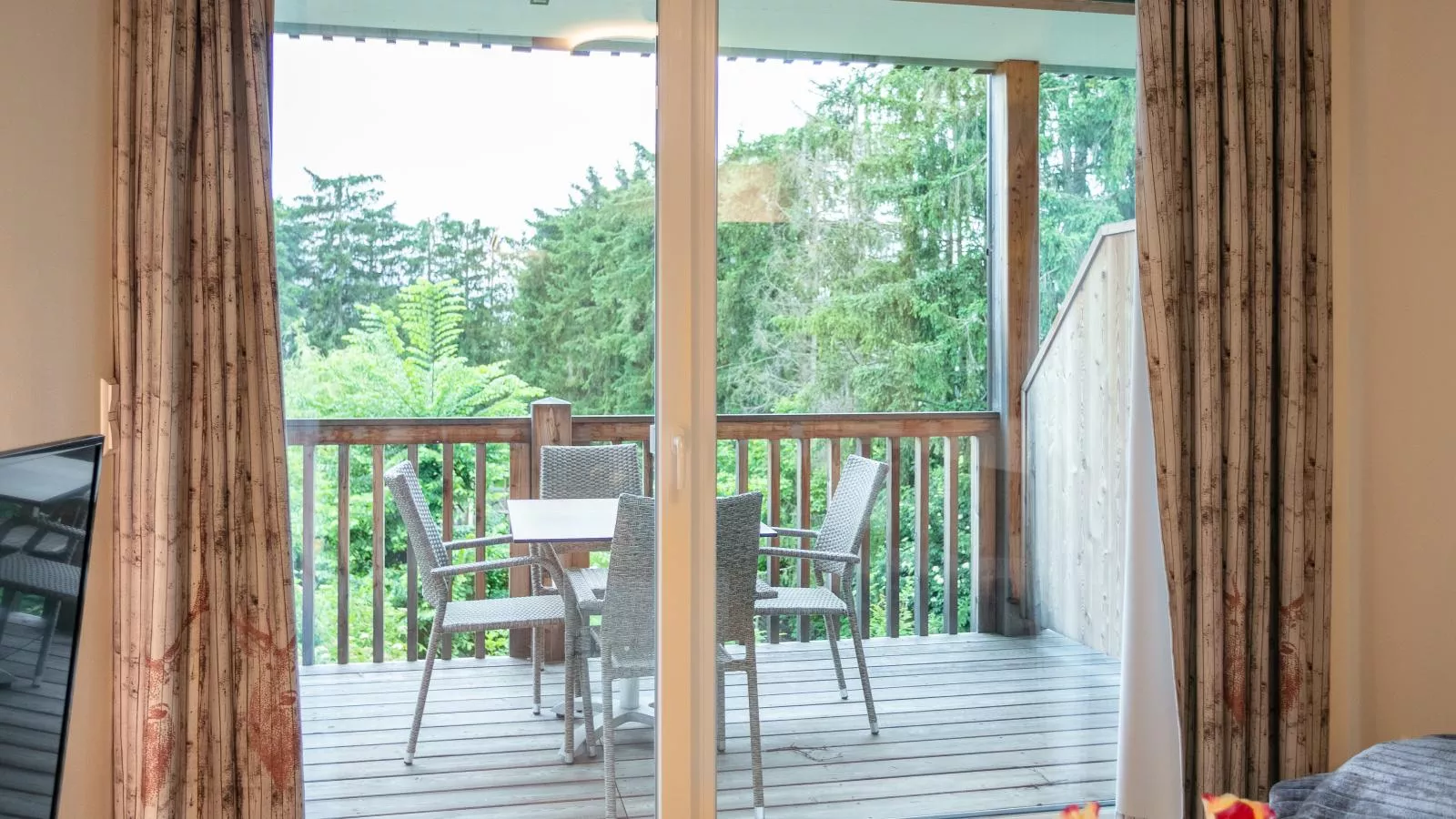 Apart33 Top 2-8-Terrace balcony