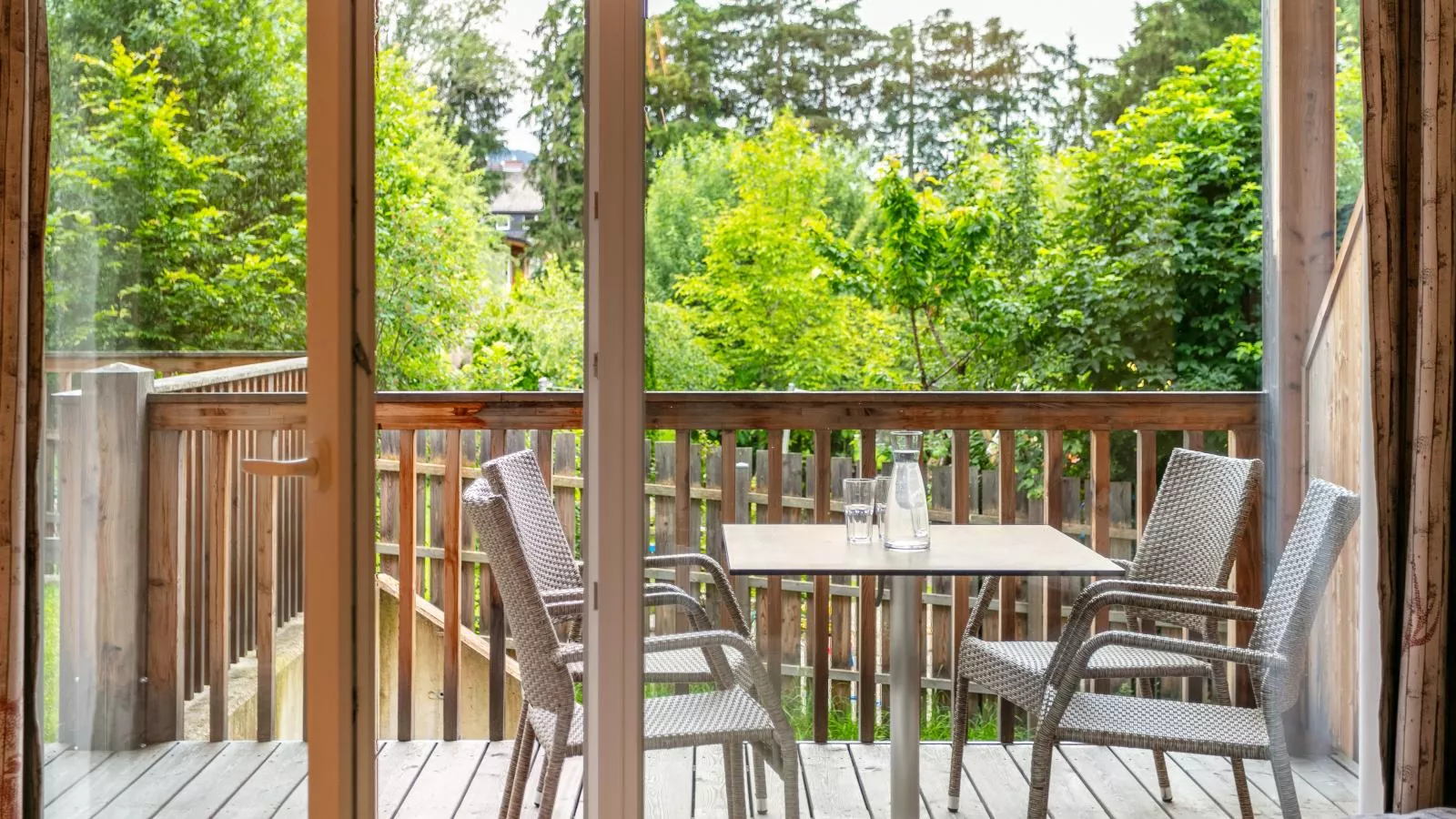 Apart33 Top 2-4-Terrassenbalkon