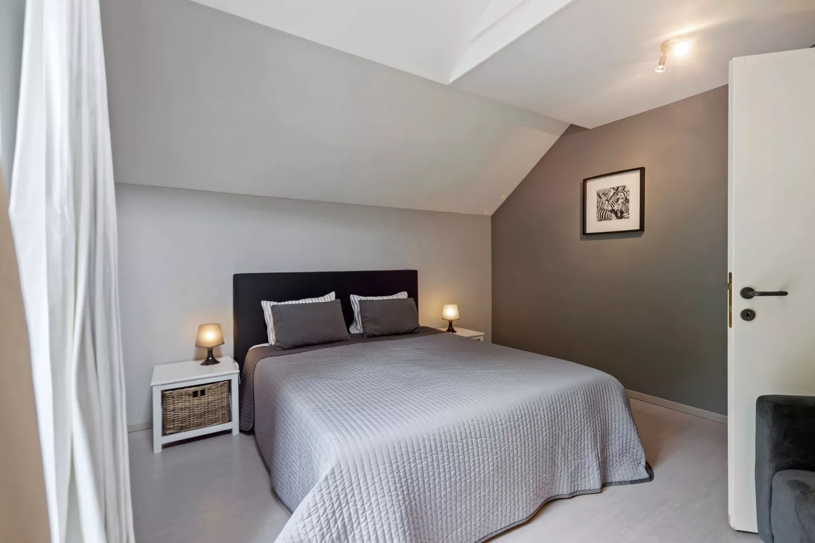 Le Rendez Vous-Bedroom