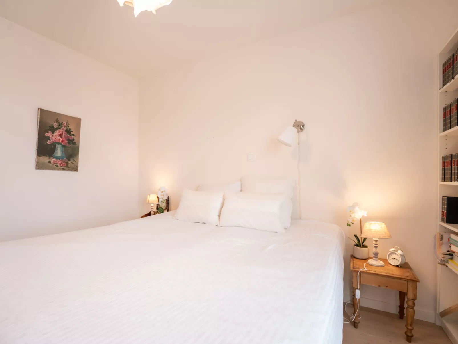 Lucette quiet but central-Inside