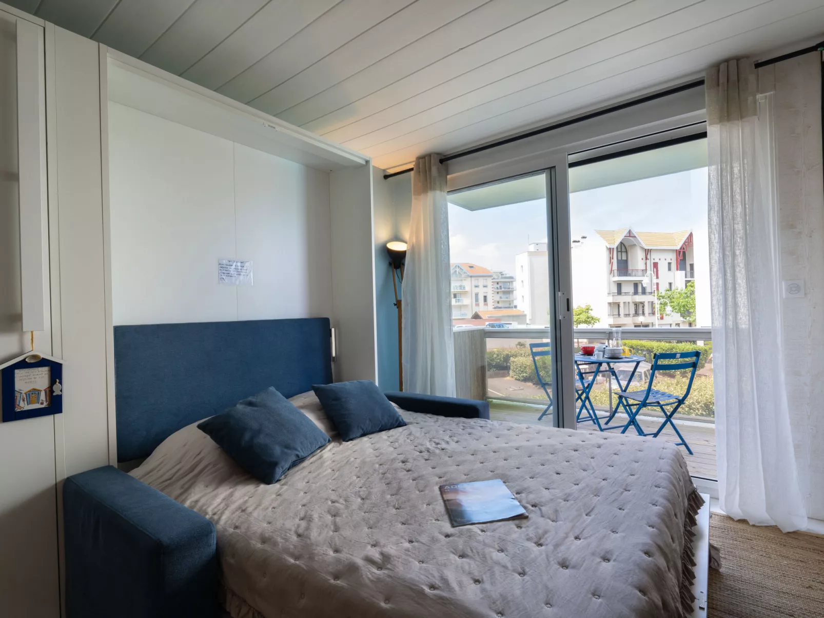 Port Arcachon-Inside