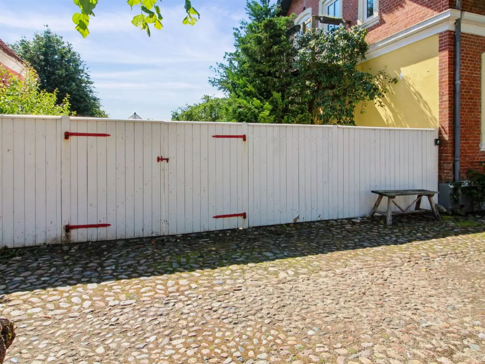 "Fenia" - 9.8km from the sea-Outside