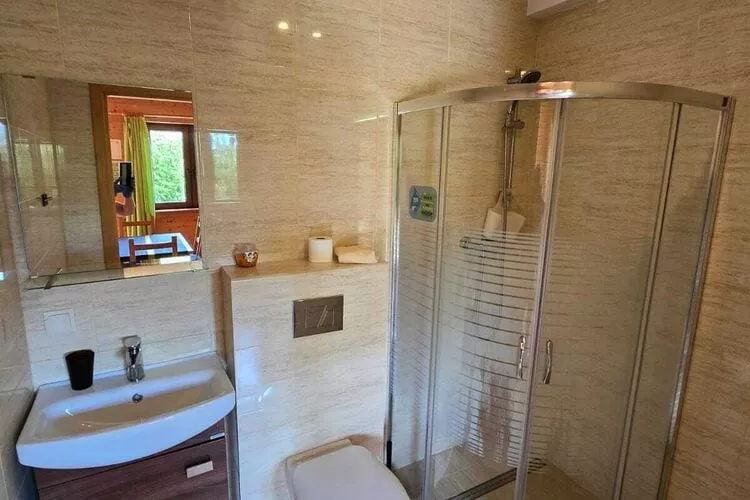 Domki wakacyjne STANDARD dla 4 osób Sarbinowo-Bathroom