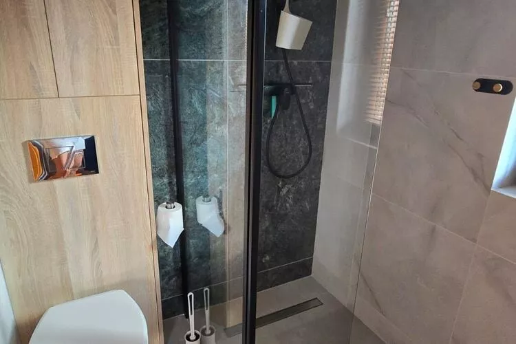 Domek wakacyjny PREMIUM dla 4 osób Sarbinowo-Bathroom