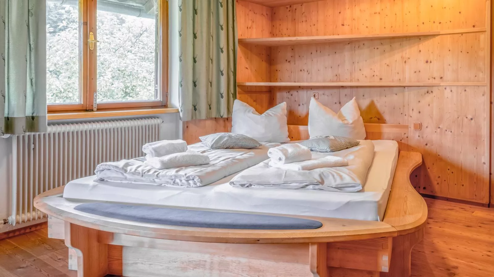 Platzhirsch Small-Bedroom