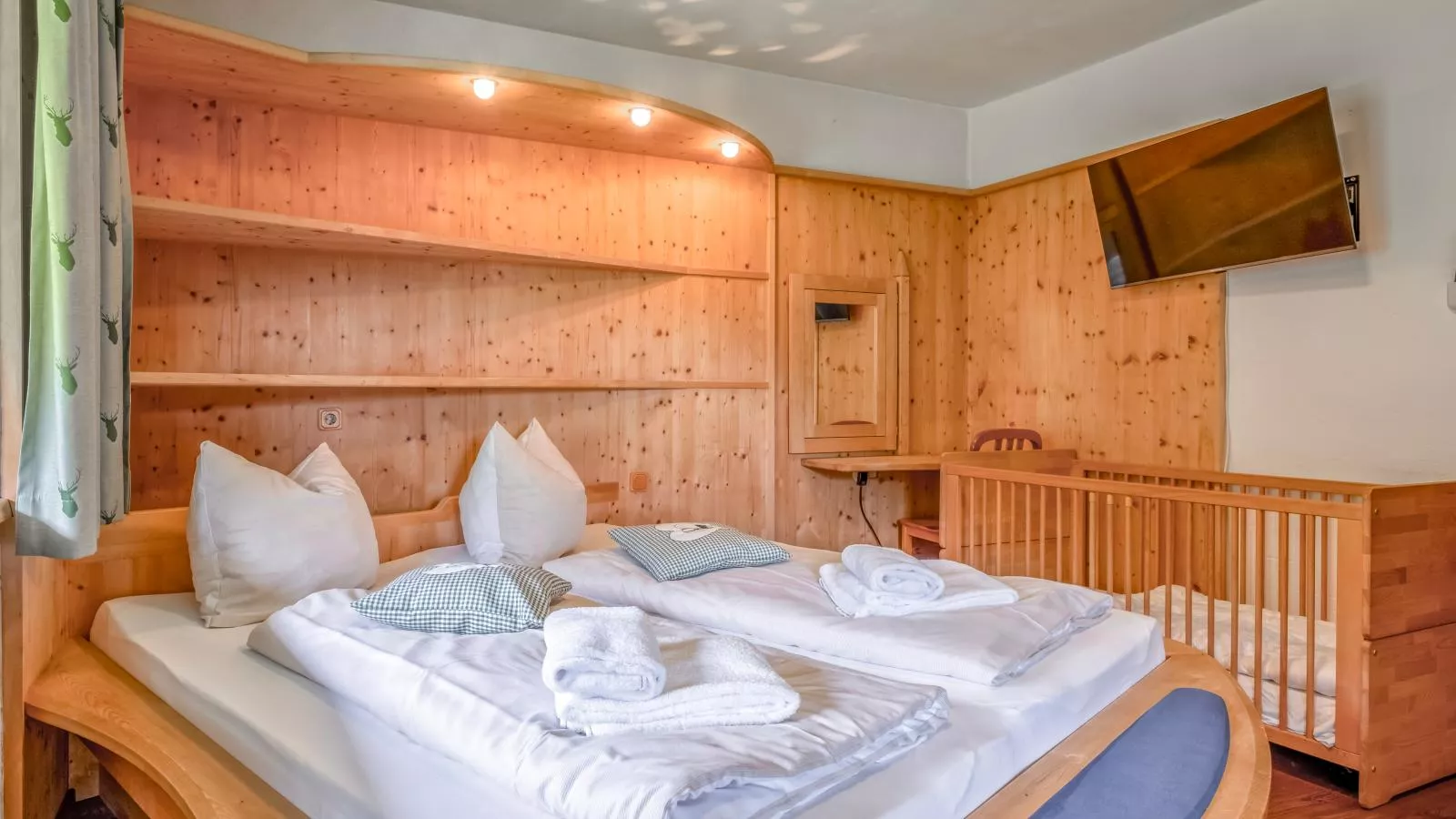 Platzhirsch Small-Bedroom