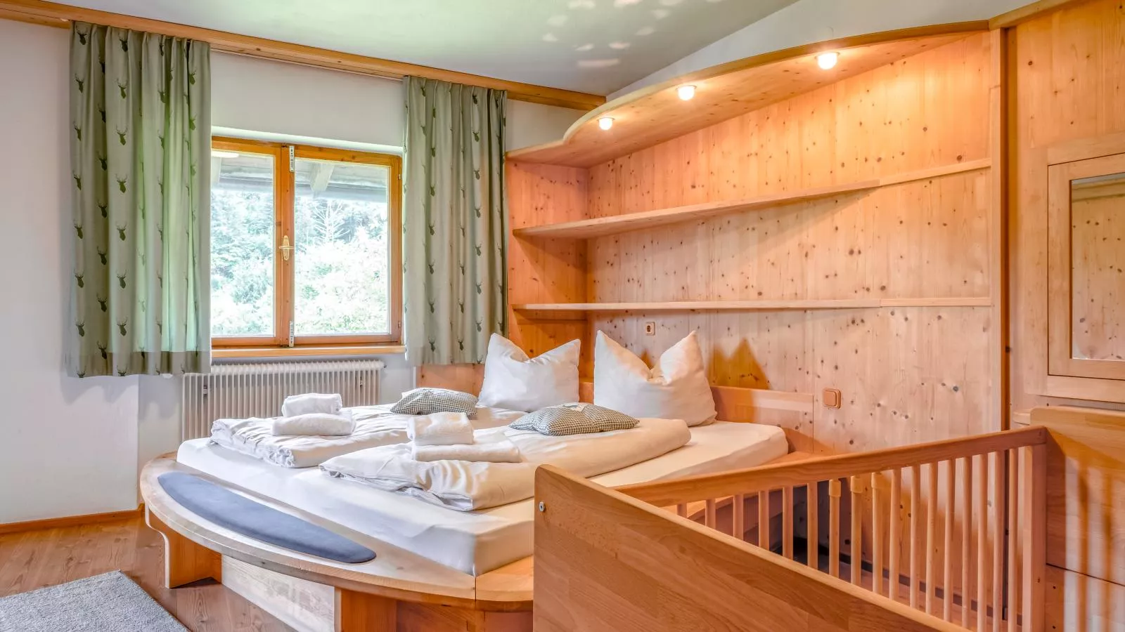Platzhirsch Small-Bedroom