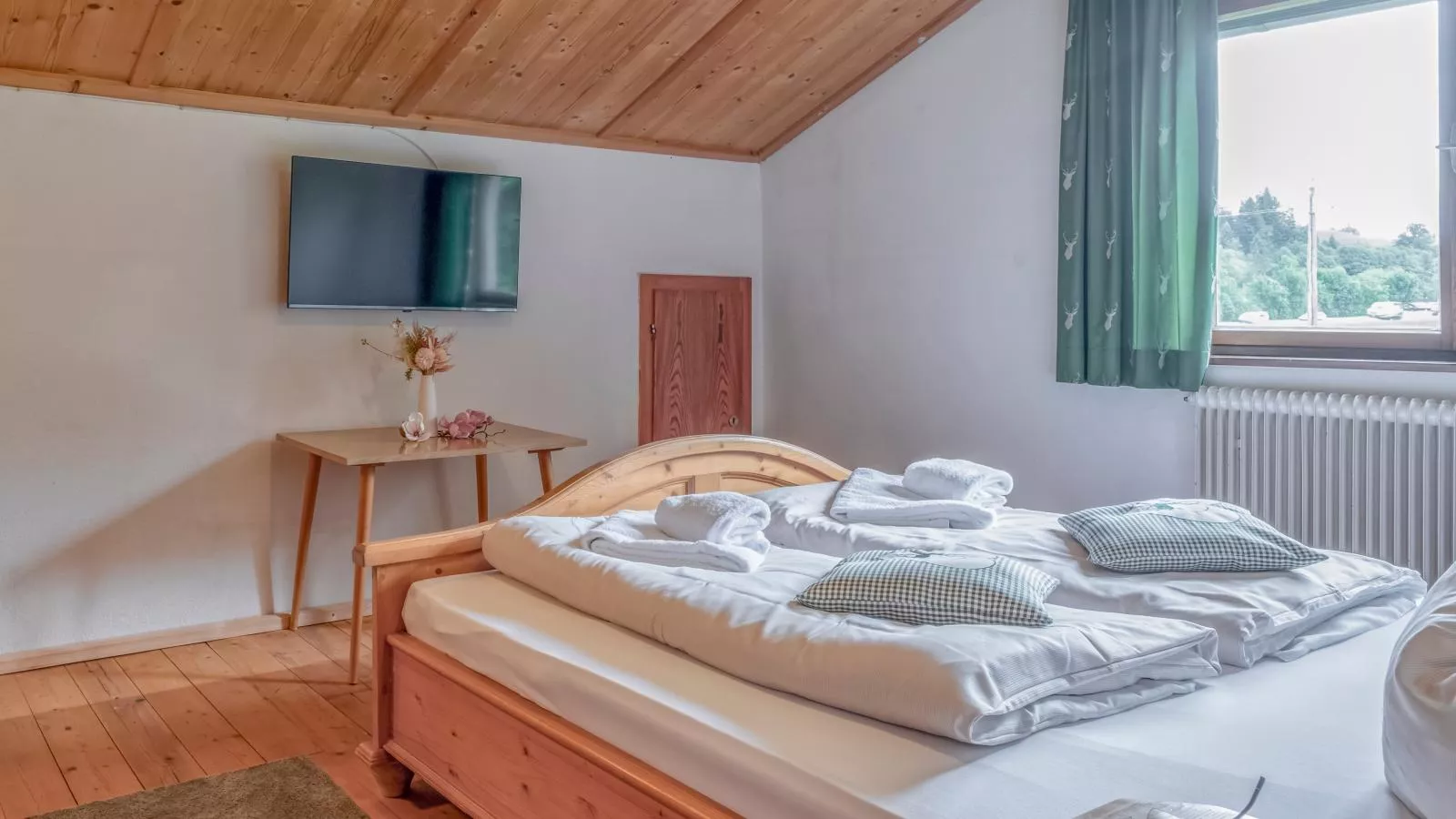 Platzhirsch Small-Bedroom