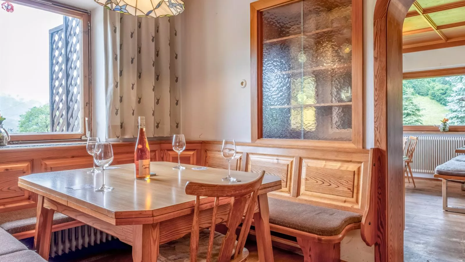 Platzhirsch Small-Dining room
