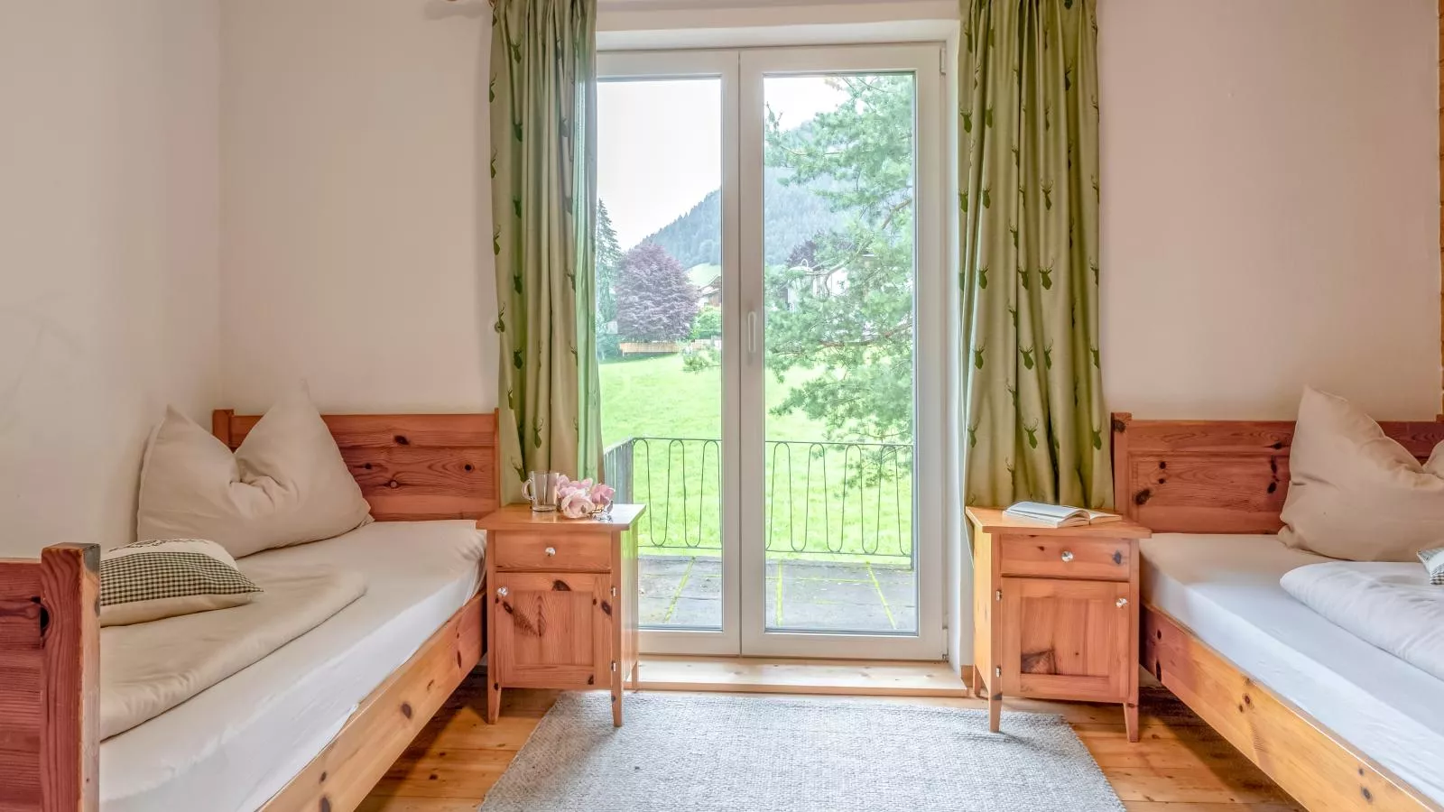 Platzhirsch Small-Bedroom