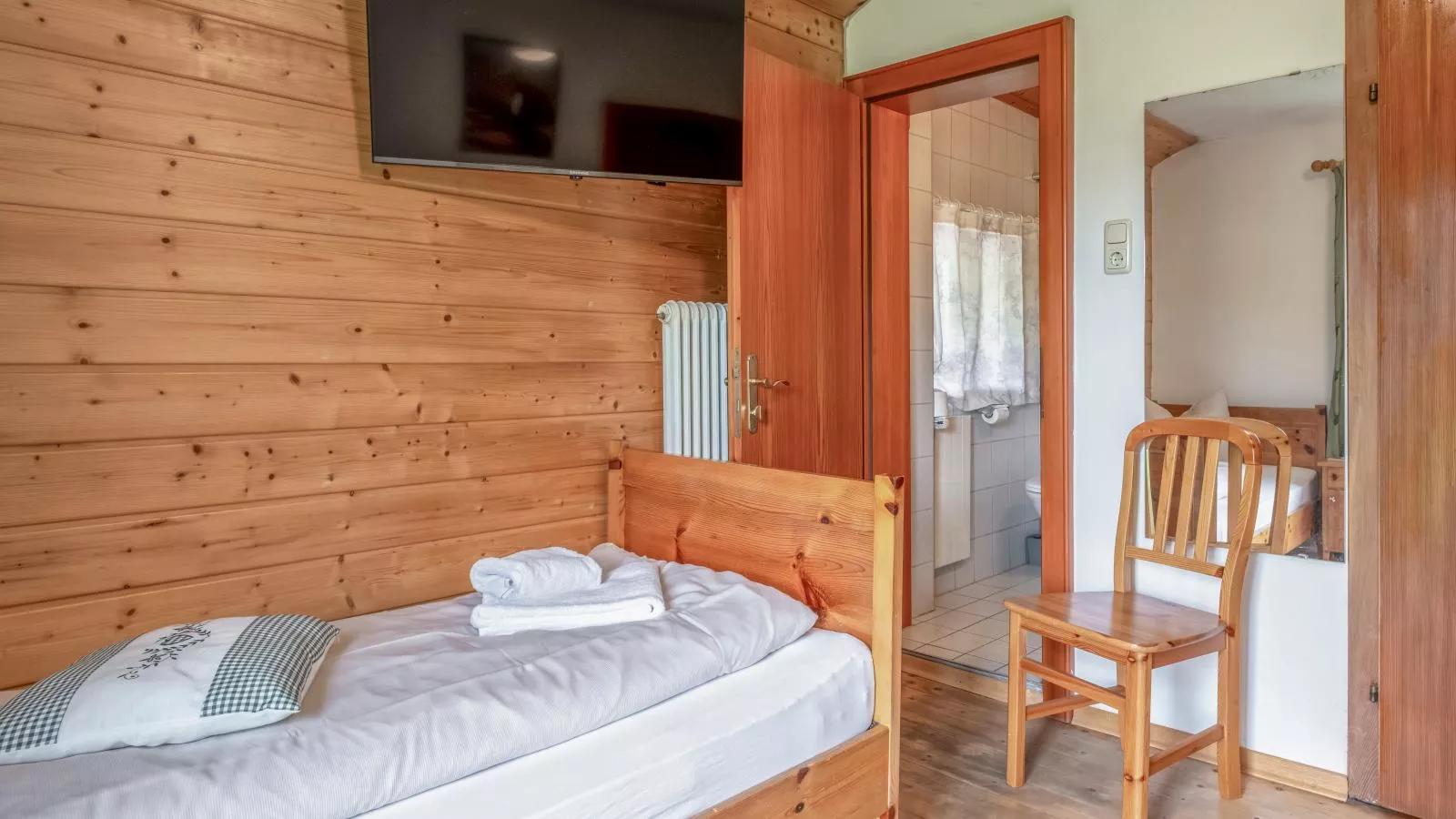 Platzhirsch Small-Bedroom