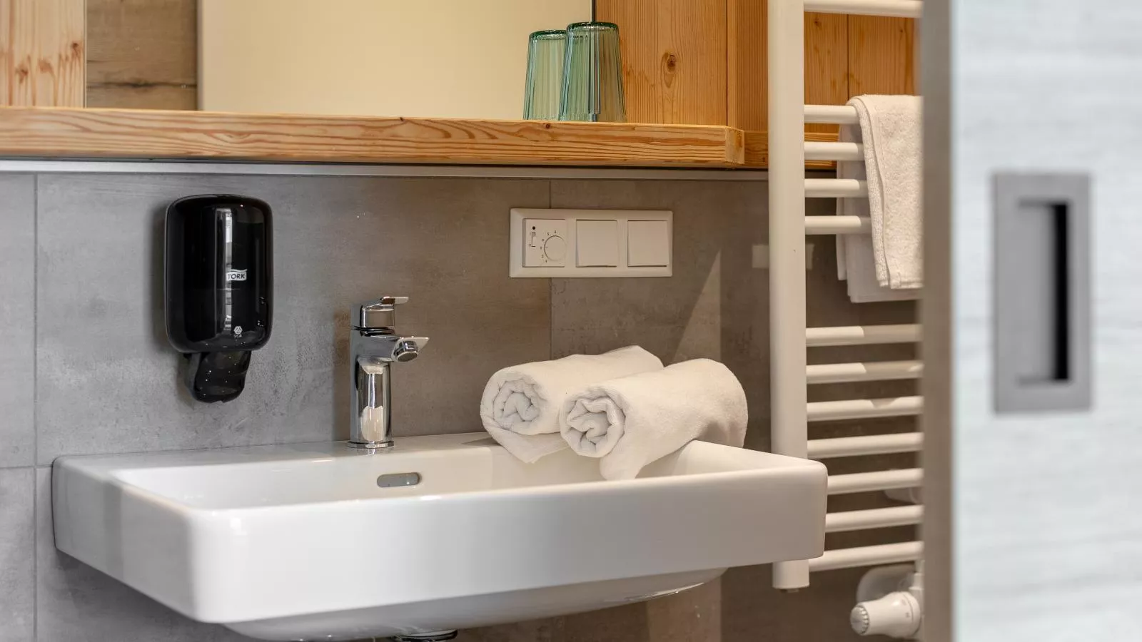 Apart33 Top 1-25-Bathroom