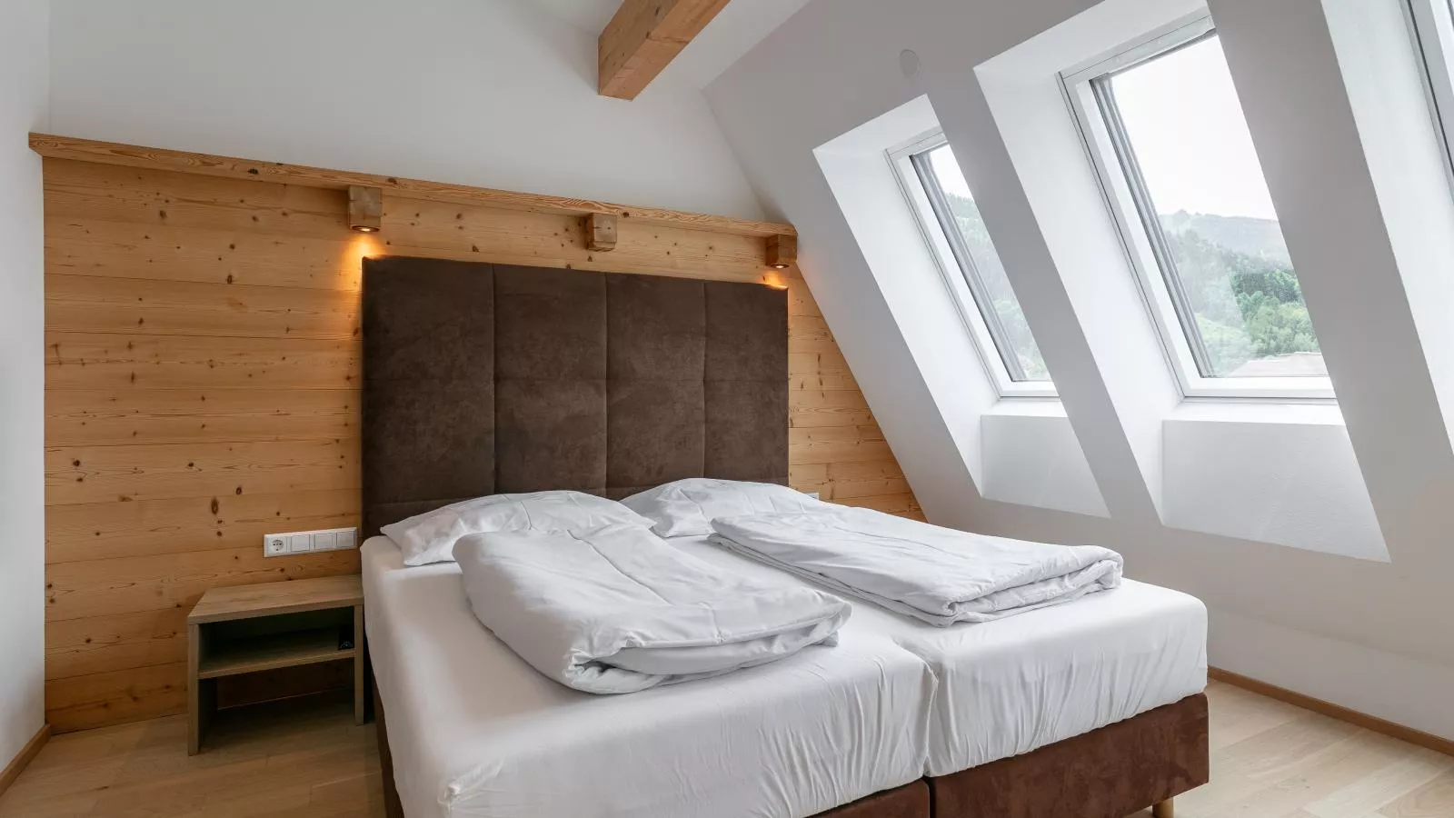 Apart33 Top 1-31 Split-level-Bedroom