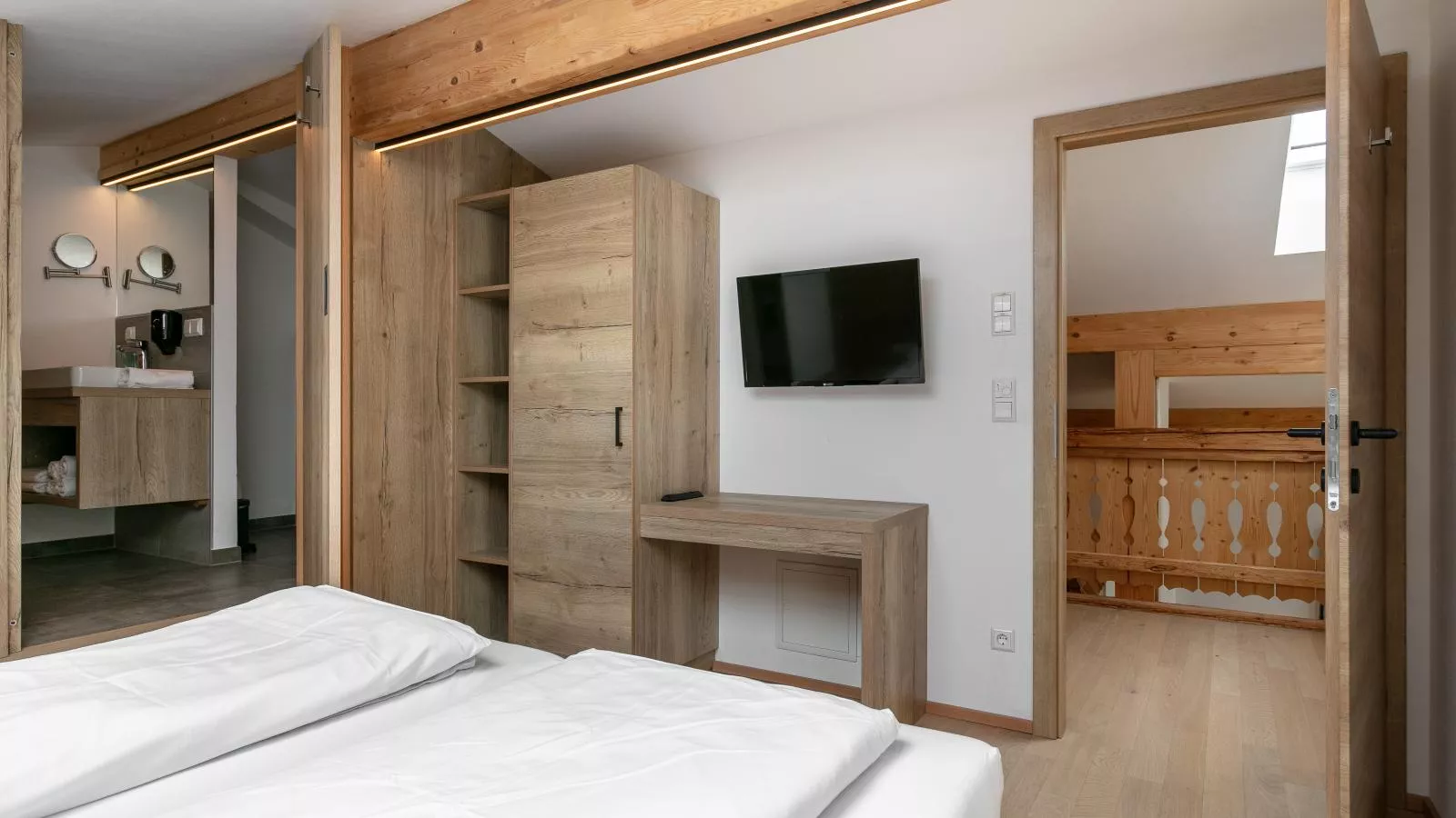 Apart33 Top 1-31 Split-level-Bedroom