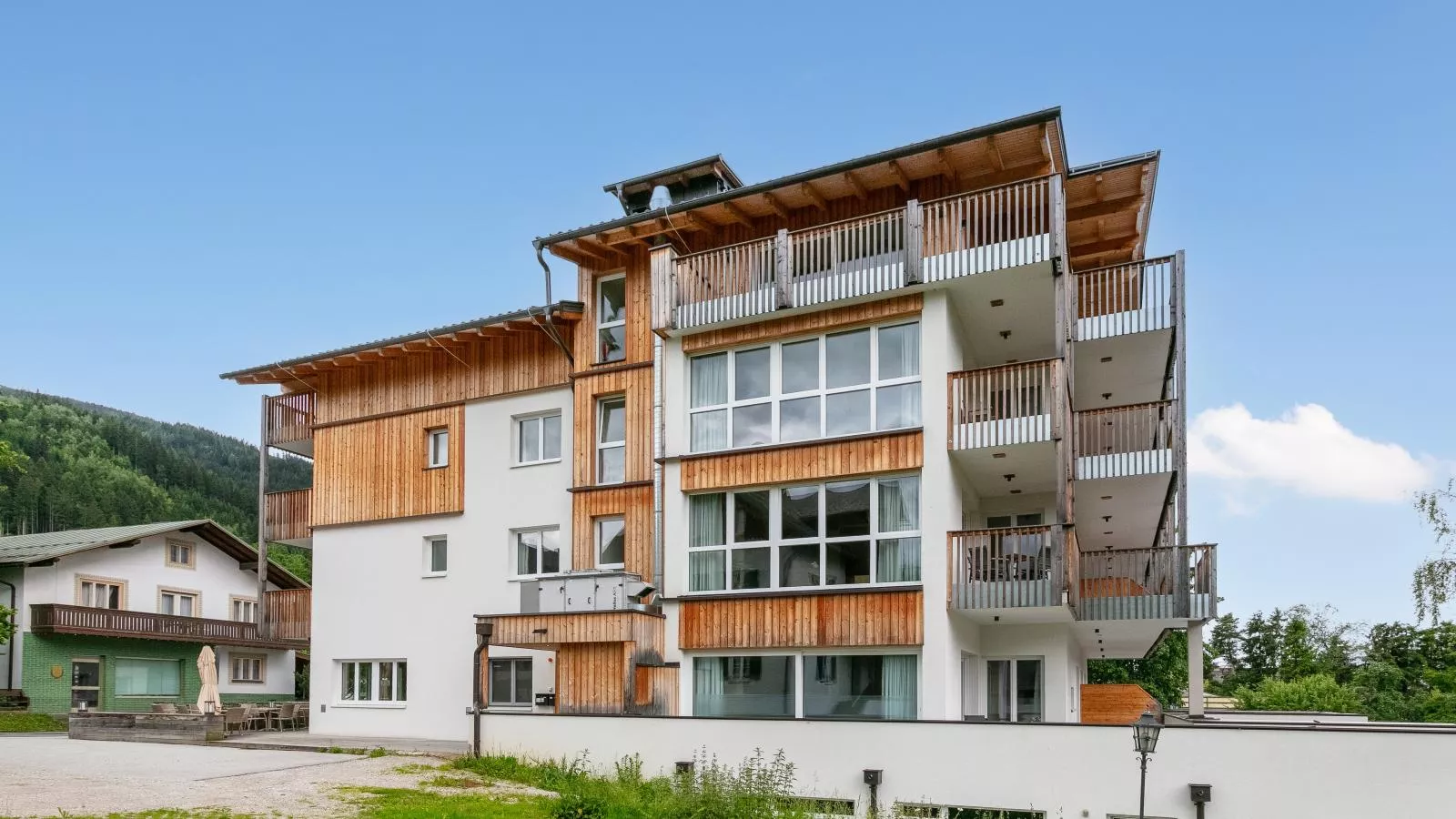 Apart33 Top 1-31 Split-level-Exterior summer