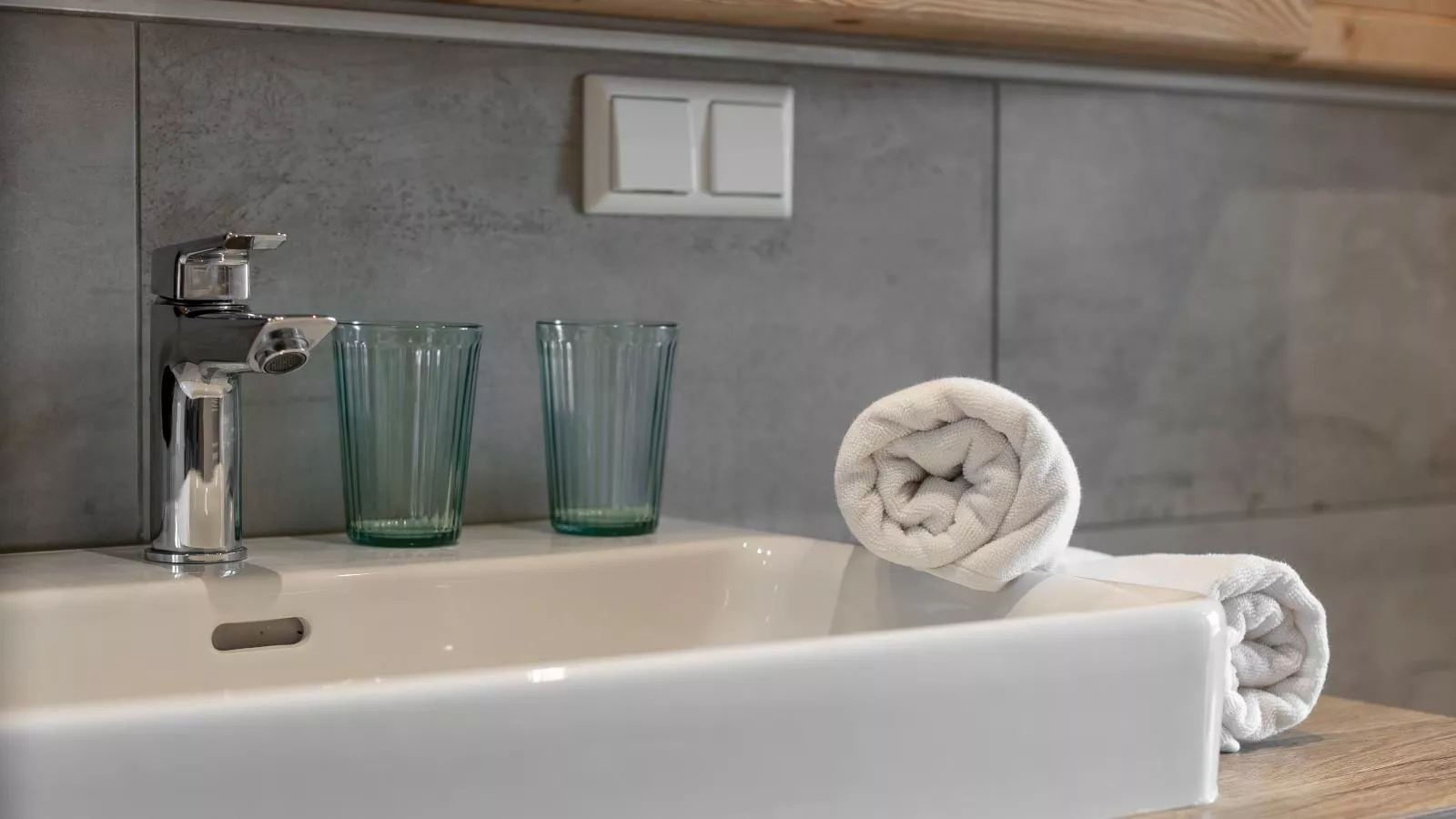 Apart33 Top 1-31 Split-level-Bathroom