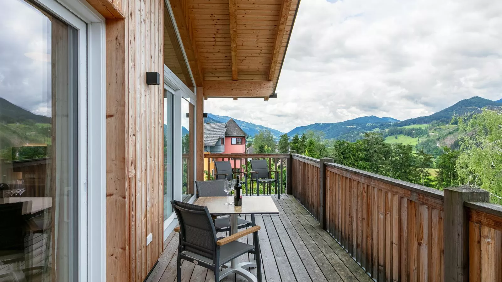 Apart33 Top 1-31 Split-level-Terrace balcony