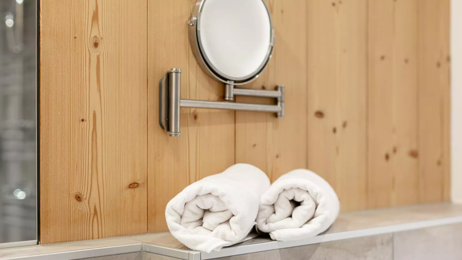 Apart33 Top 2-2-Bathroom