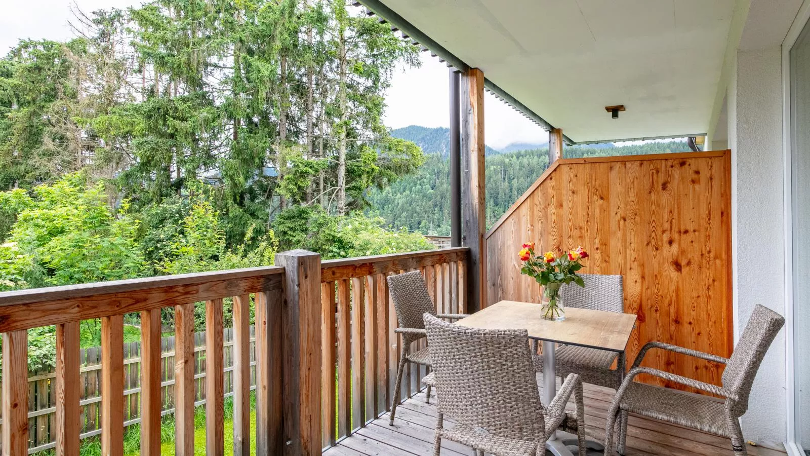 Apart33 Top 2-3B-Terrace balcony