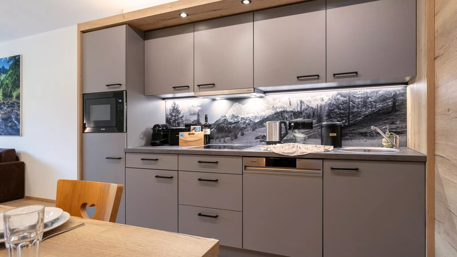 Apart33 Top 2-3B-Kitchen