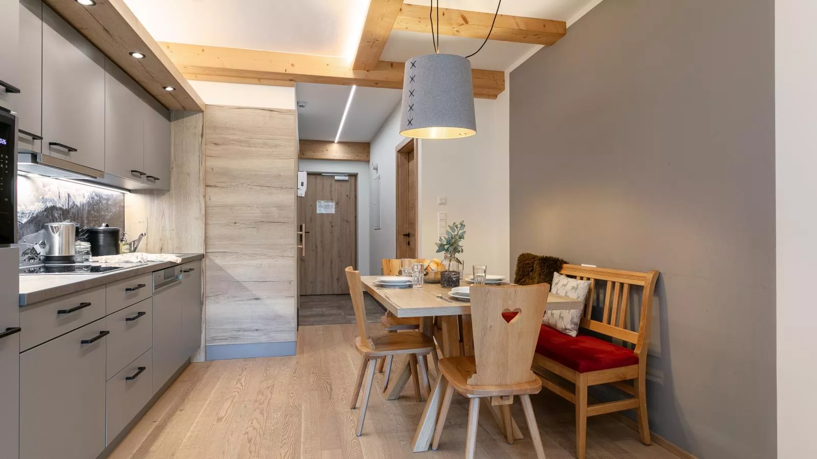Apart33 Top 2-3B-Dining room