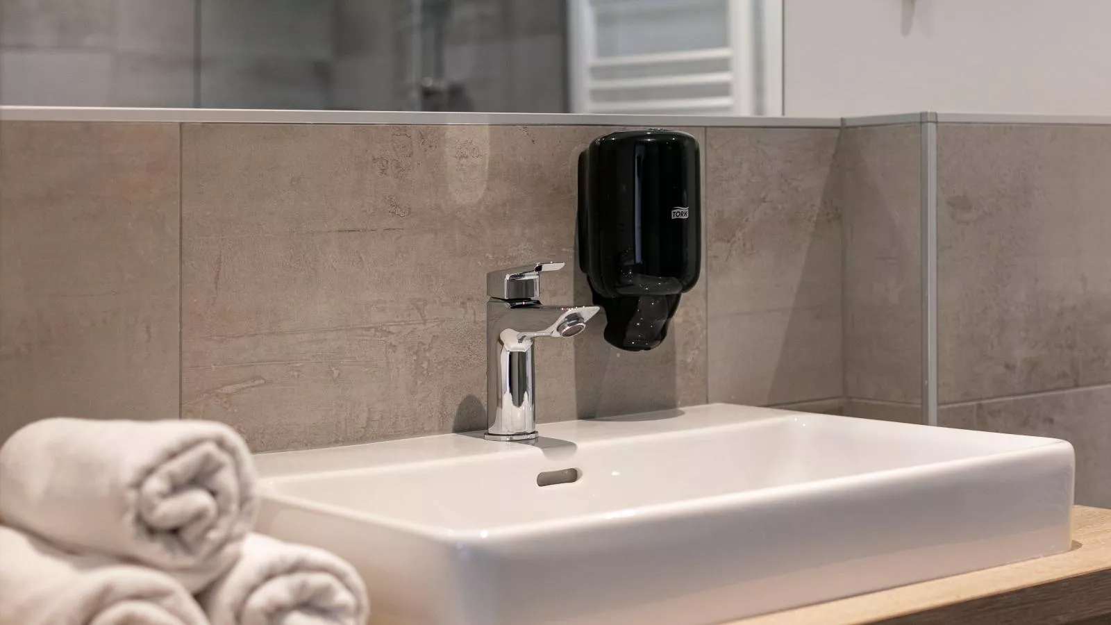 Apart33 Top 2-7-Bathroom