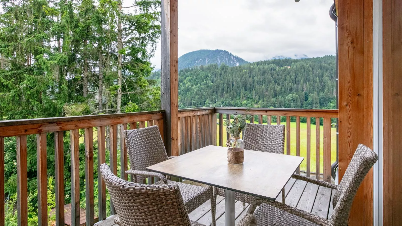 Apart33 Top 2-7-Terrace balcony