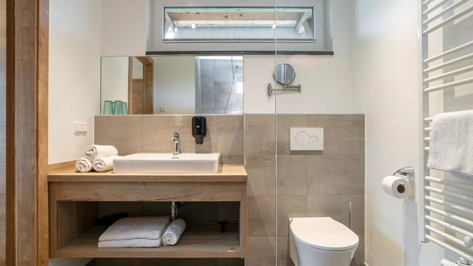 Apart33 Top 2-7-Bathroom