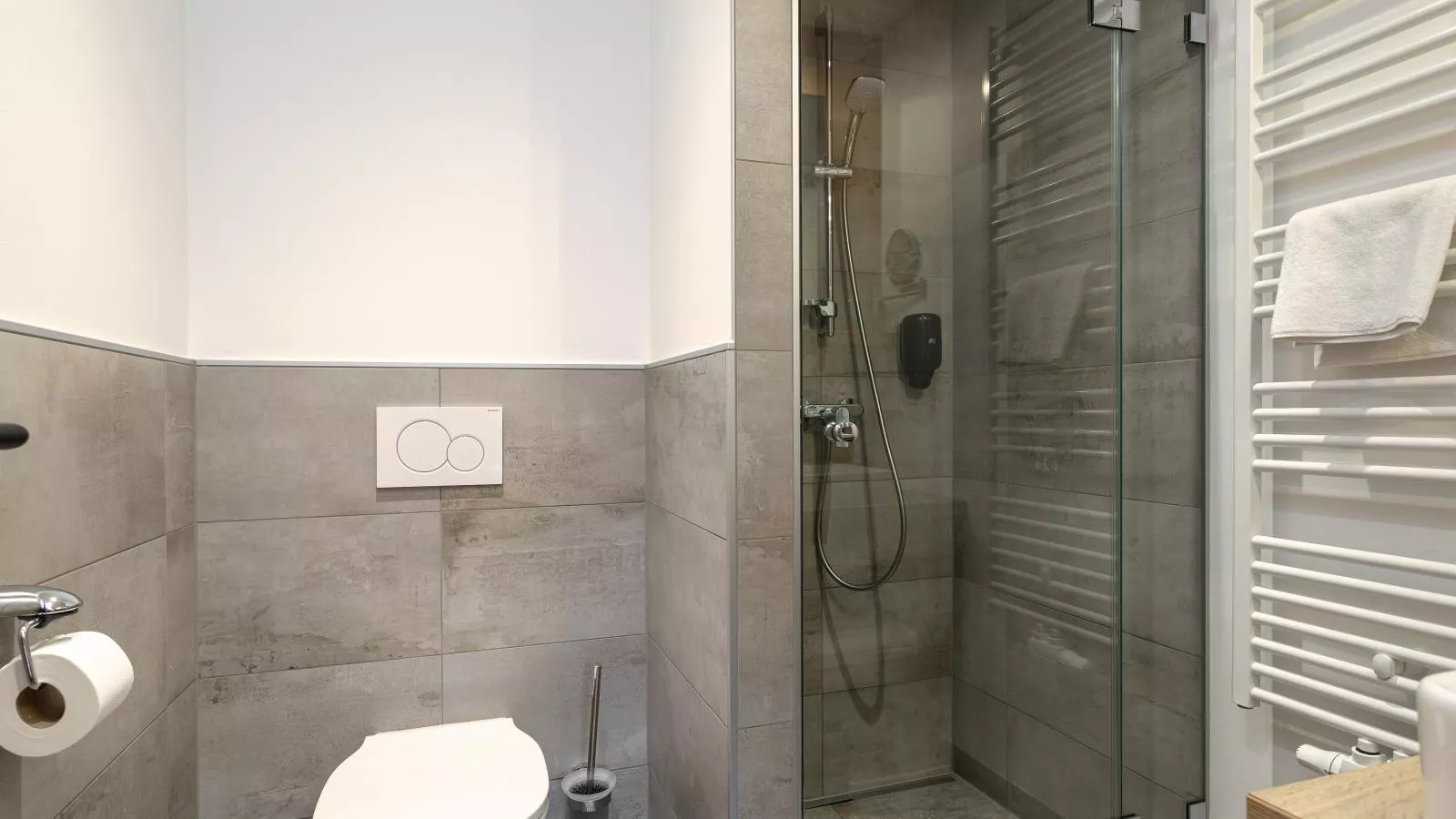 Apart33 Top 1-22-Bathroom