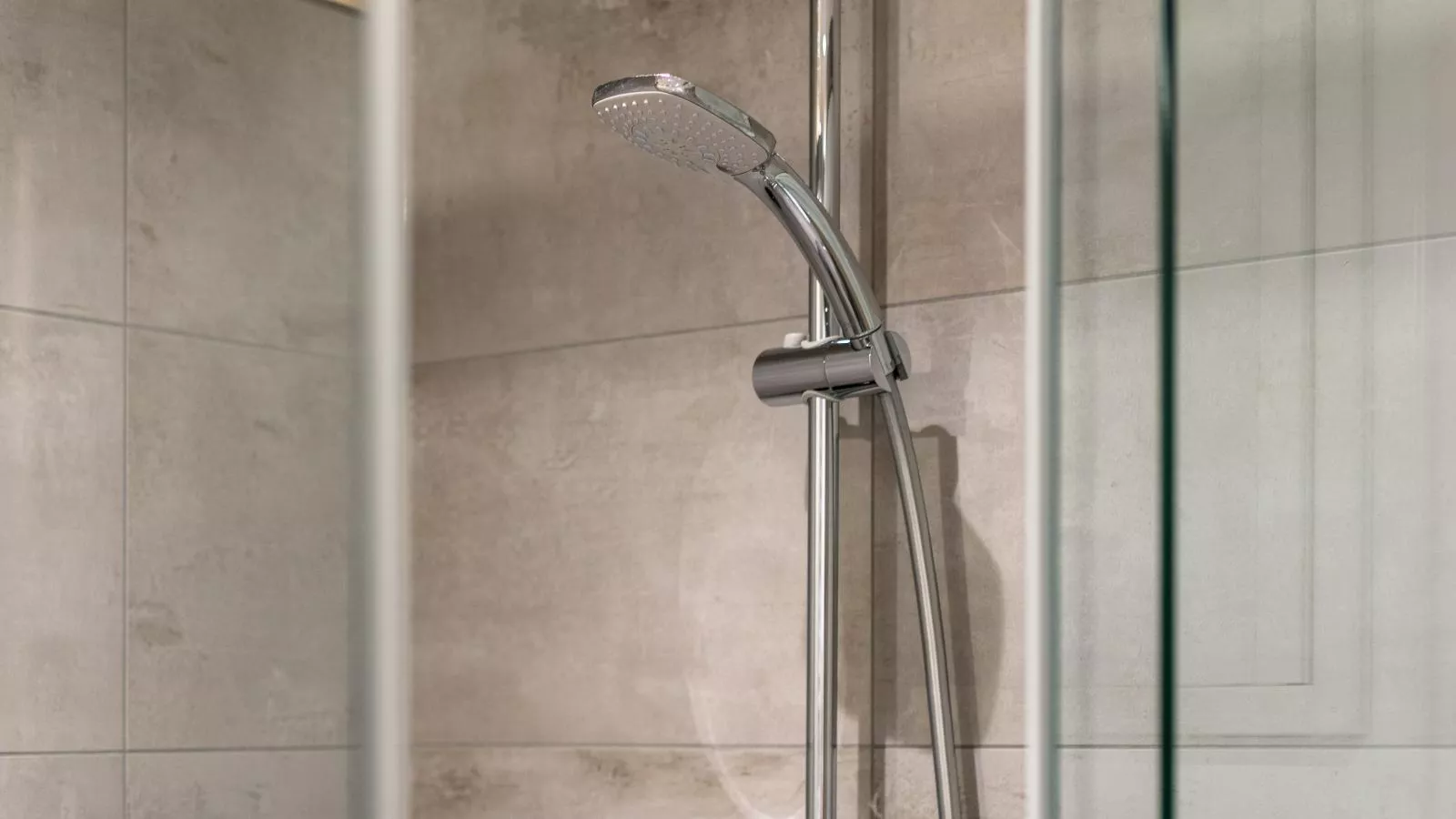 Apart33 Top 1-22-Bathroom