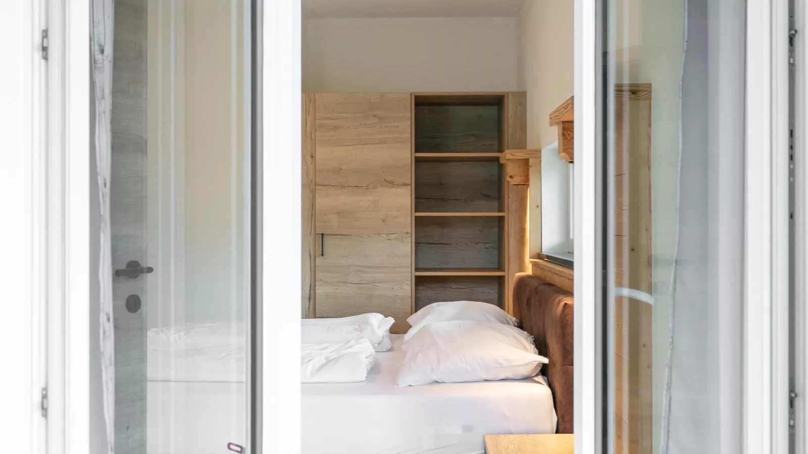 Apart33 Top 1-22-Bedroom