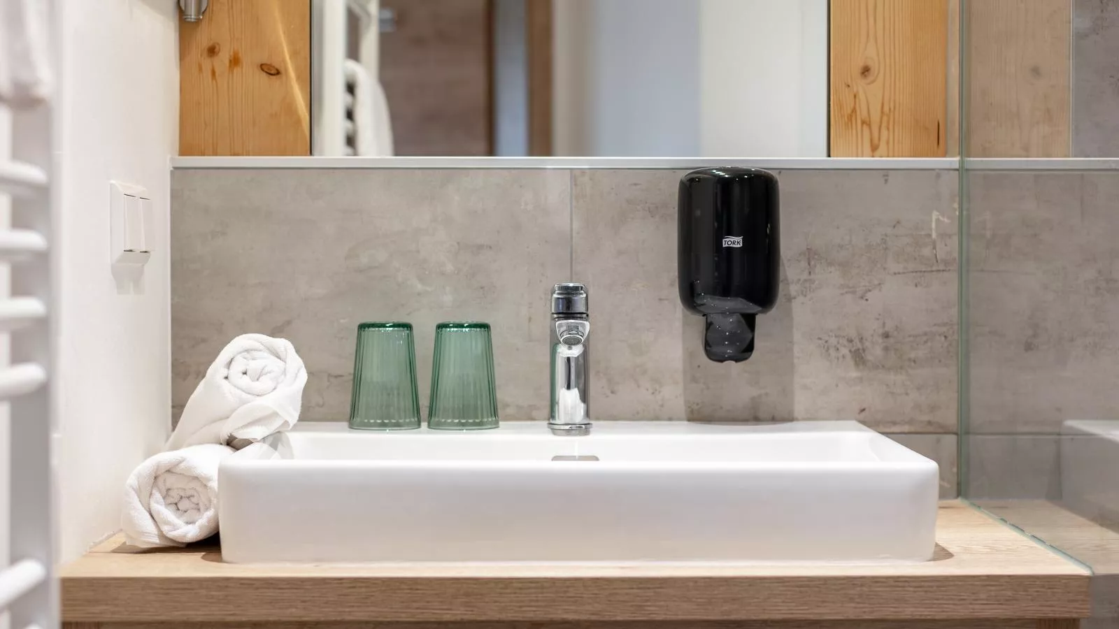 Apart33 Top 2-9-Bathroom
