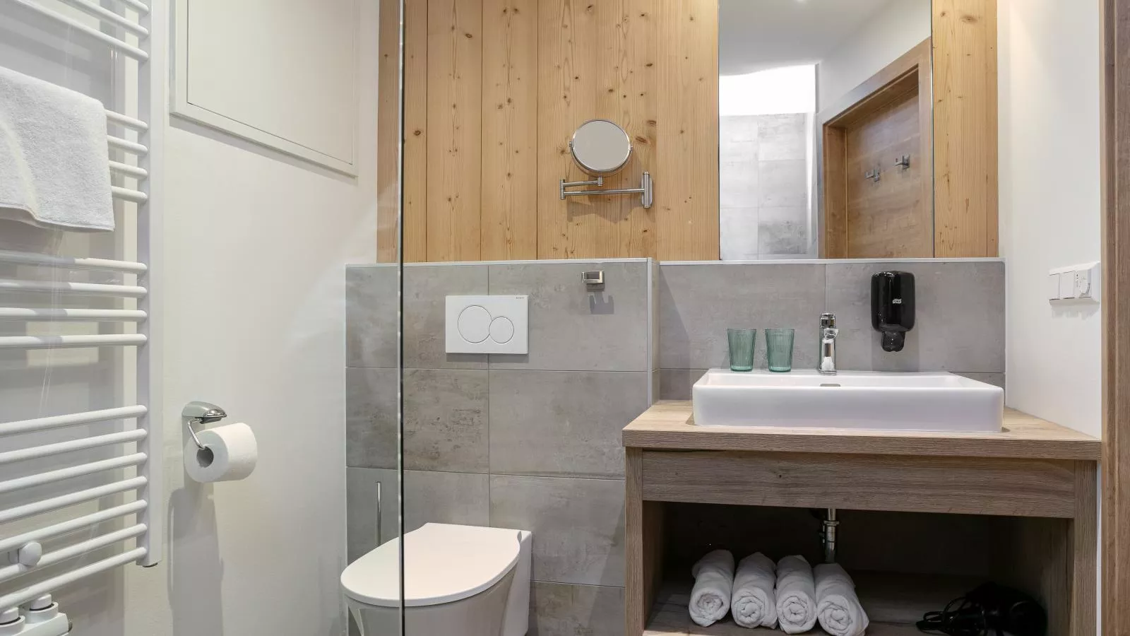 Apart33 Top 2-9-Bathroom