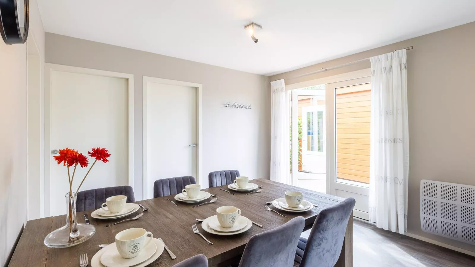 Sluisje 14-Dining room