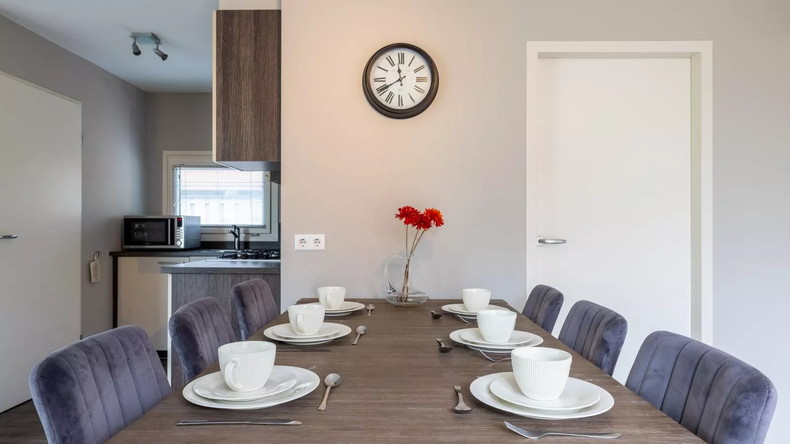 Sluisje 14-Dining room