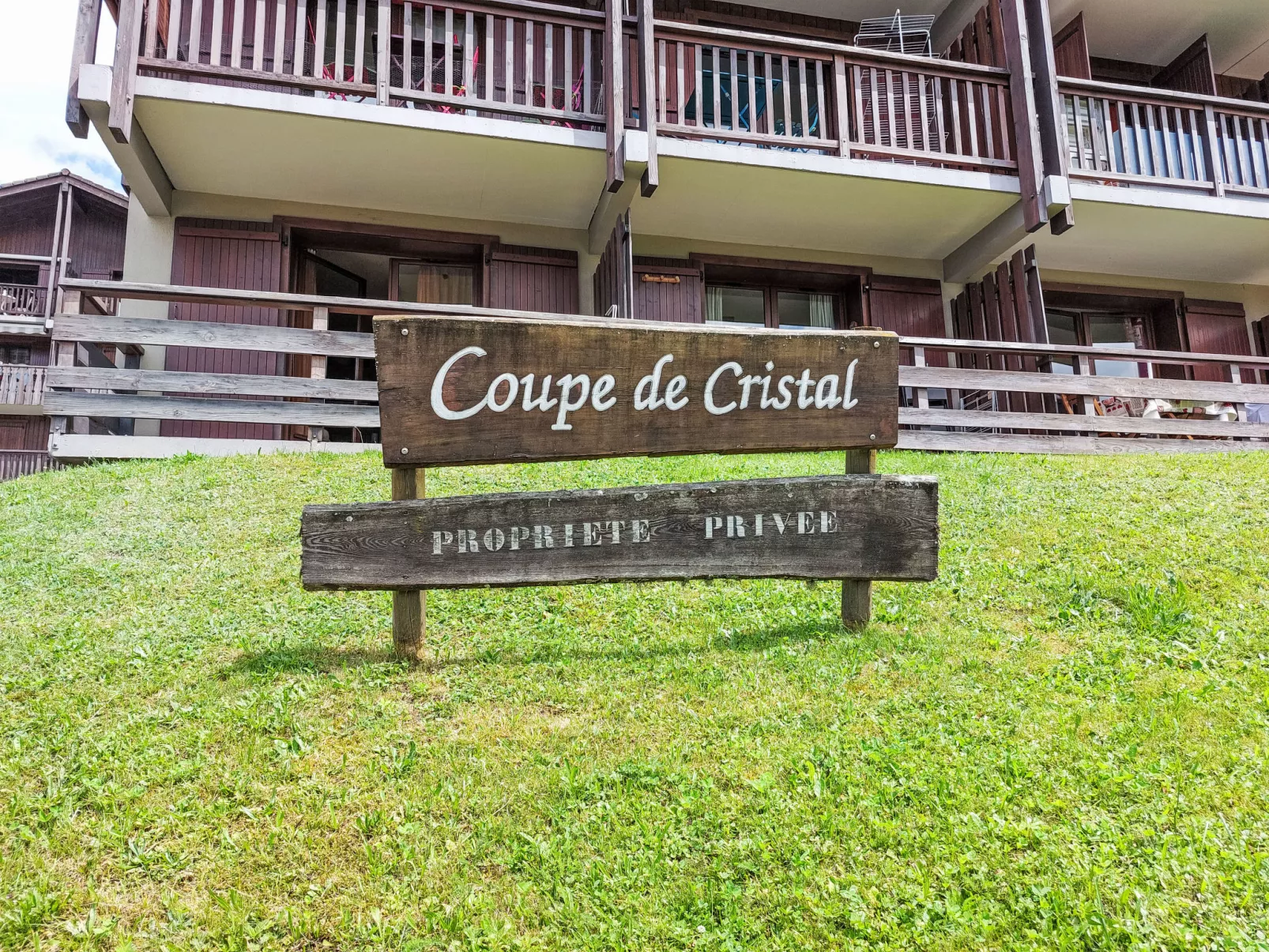 La Coupe de Cristal-Outside